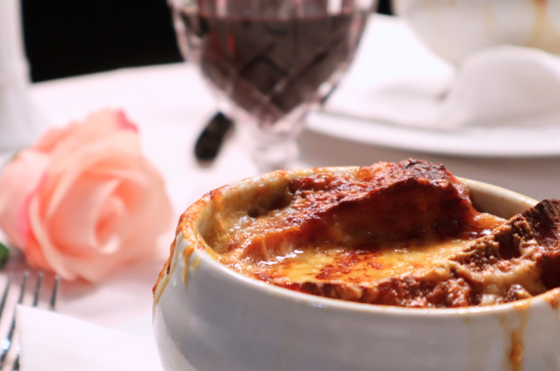 French Onion Soup | SOUPE À L'OIGNON GRATINÉE