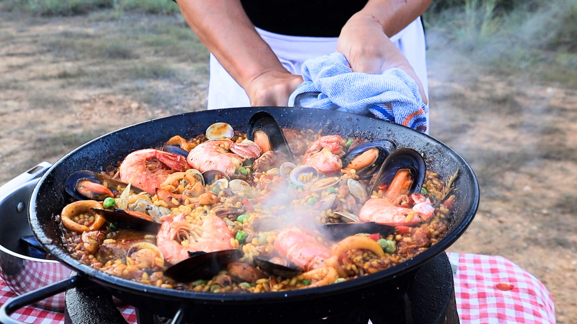 Mixed-Seafood-and-Meat-Paella