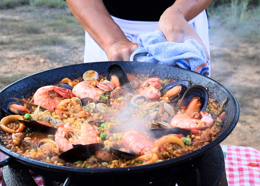 Mixed-Seafood-and-Meat-Paella