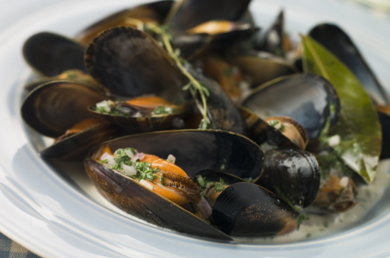 Mussels in Cream Sauce | MOULES À LA CRÈME